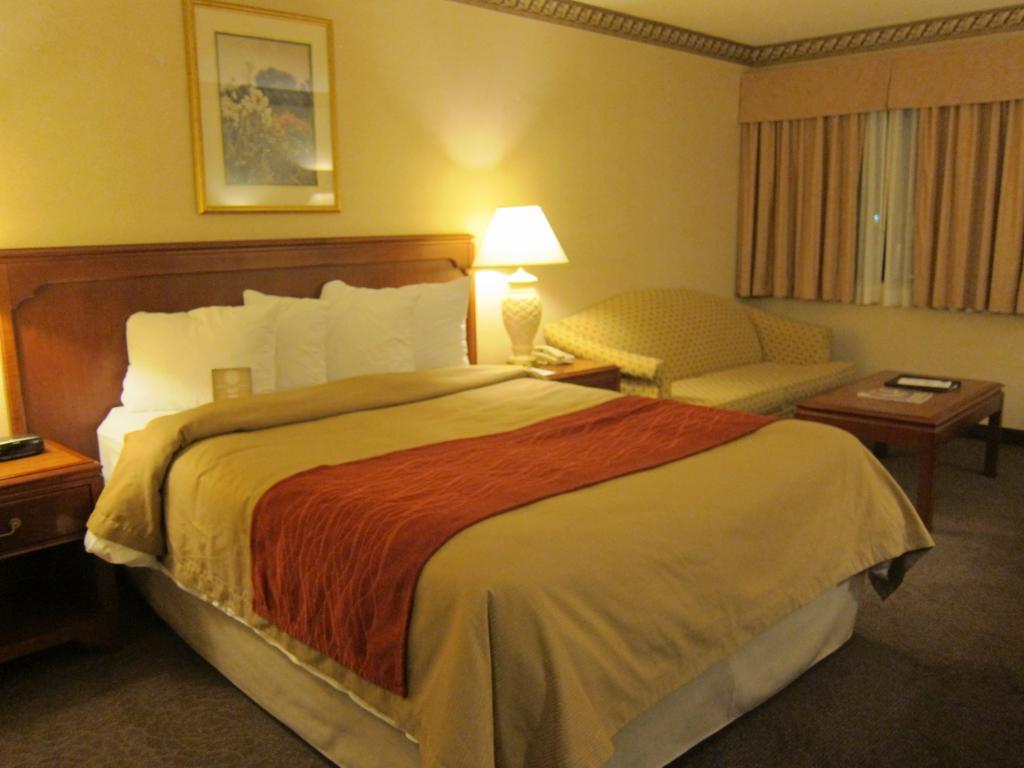 Comfort Inn Meadowvale Mississauga Exterior photo