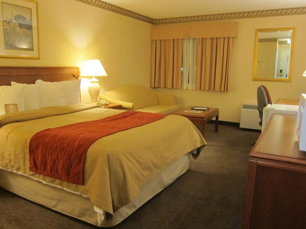 Comfort Inn Meadowvale Mississauga Exterior photo