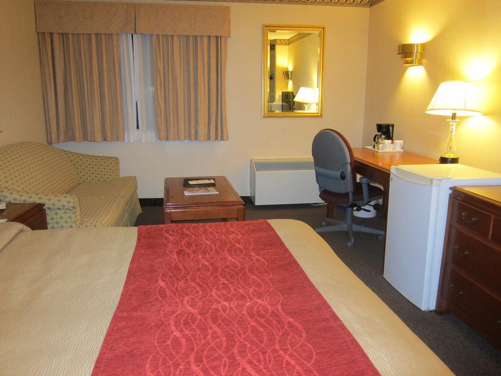 Comfort Inn Meadowvale Mississauga Exterior photo
