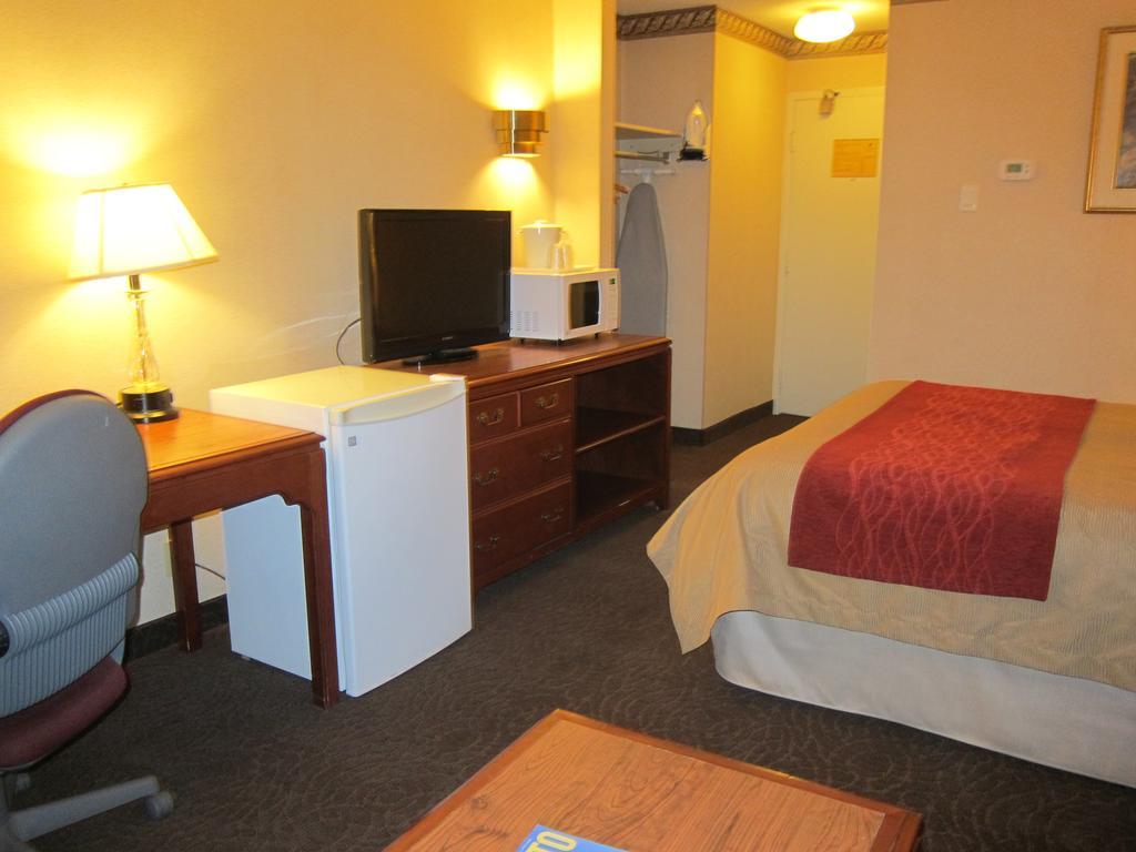 Comfort Inn Meadowvale Mississauga Exterior photo