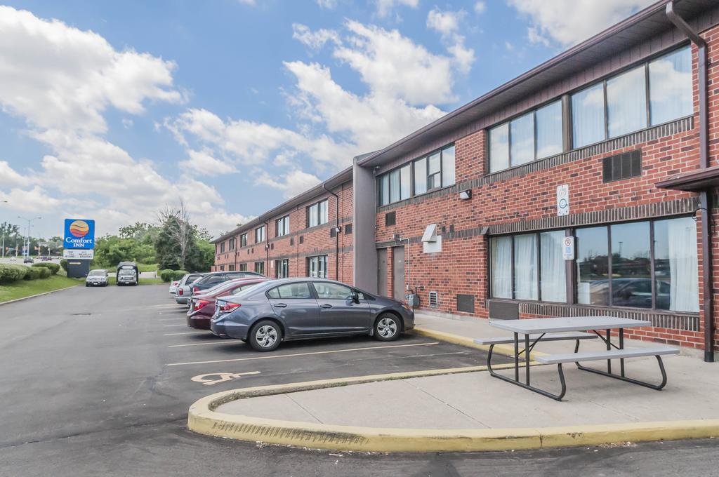 Comfort Inn Meadowvale Mississauga Exterior photo