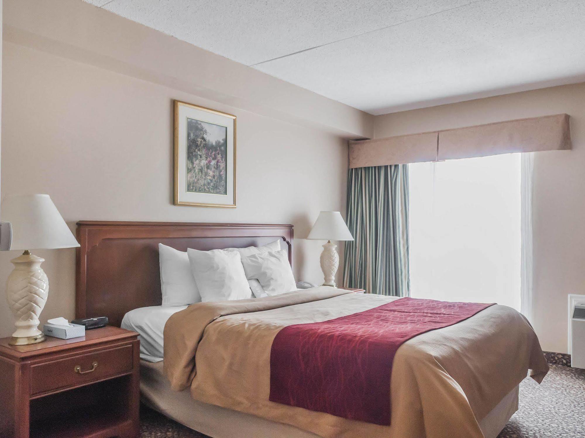 Comfort Inn Meadowvale Mississauga Exterior photo