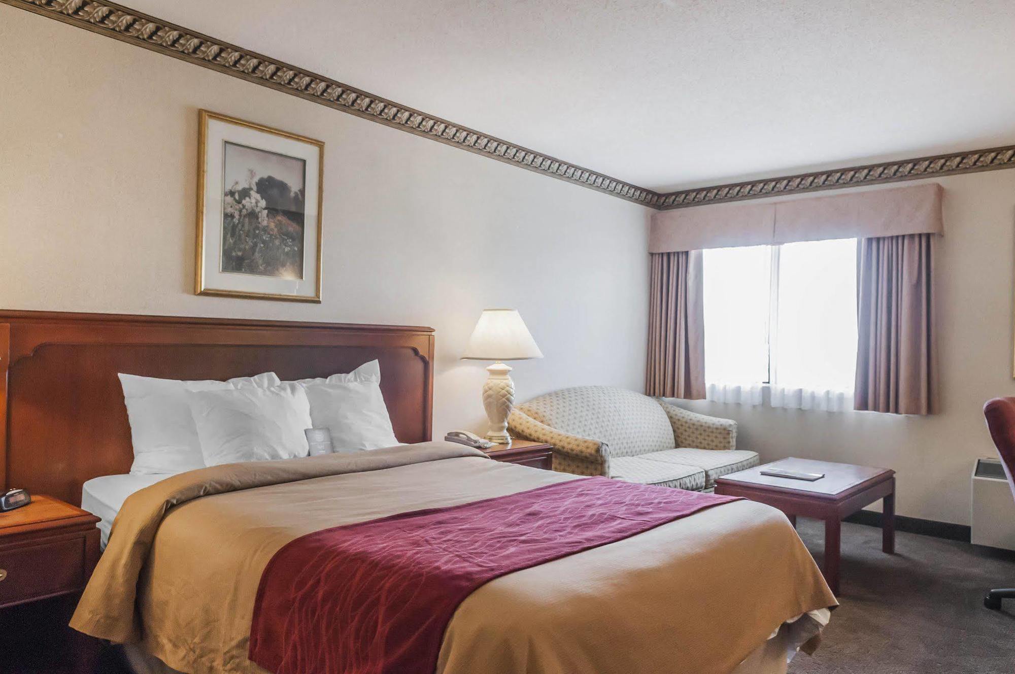 Comfort Inn Meadowvale Mississauga Exterior photo