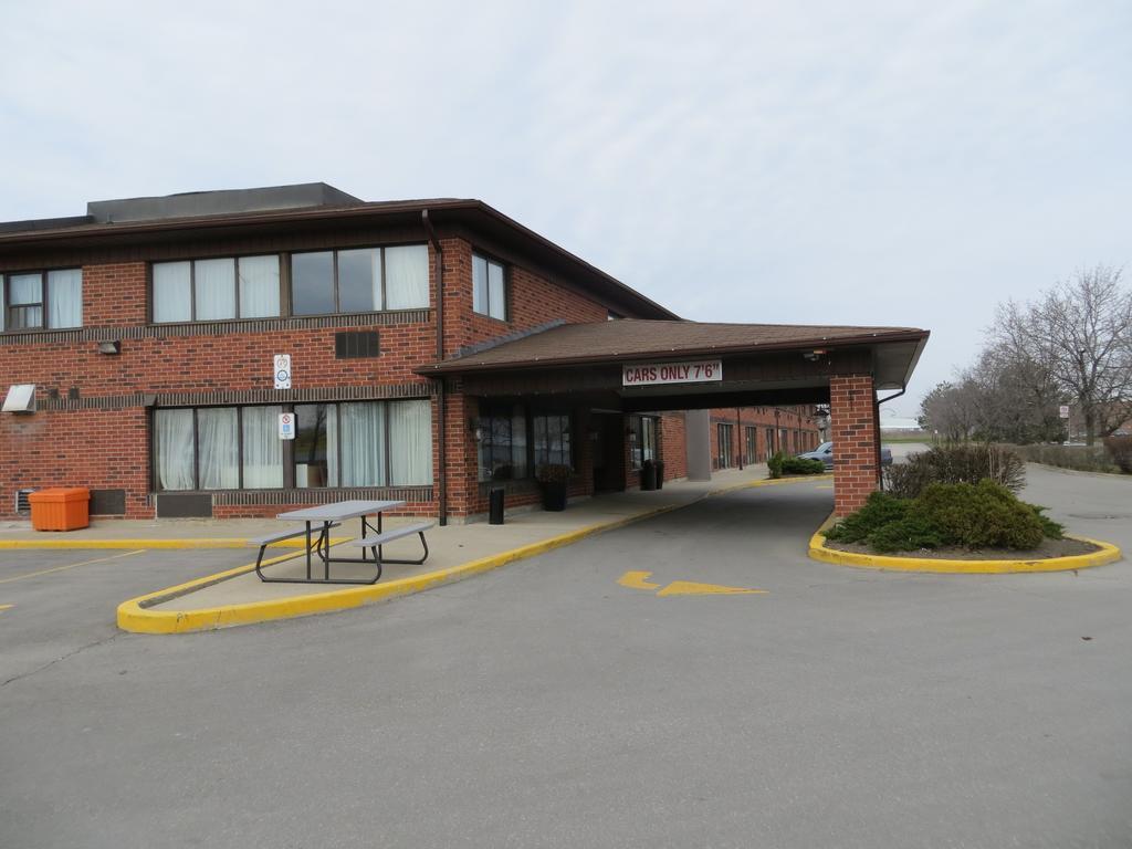 Comfort Inn Meadowvale Mississauga Exterior photo