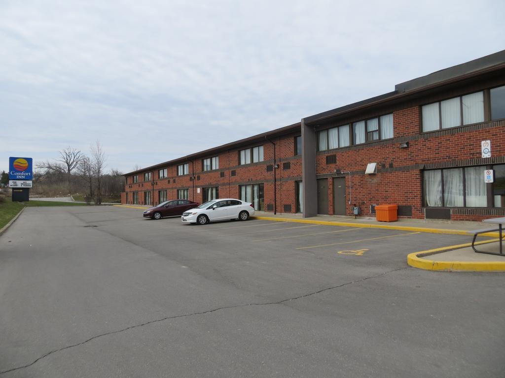 Comfort Inn Meadowvale Mississauga Exterior photo
