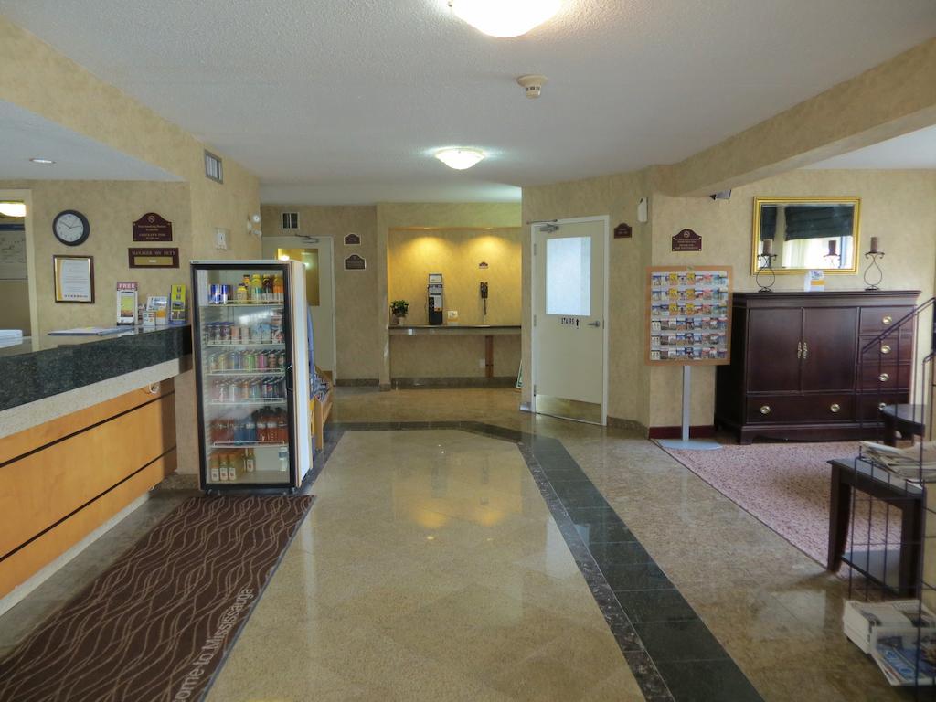 Comfort Inn Meadowvale Mississauga Exterior photo
